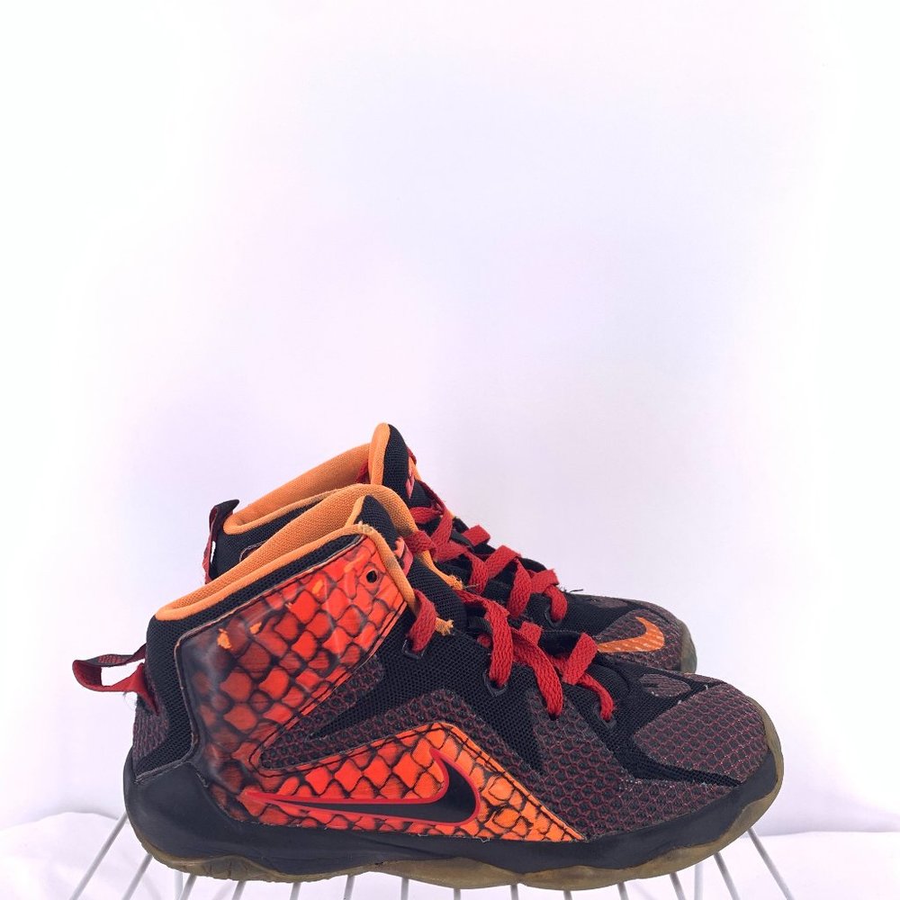 Nike Lebron Boys Basketball Sneakers Size 1y